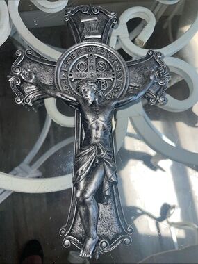 Silver-tone Crucifix Wall Cross with Corpus